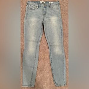 BULLHEAD Low Rise The Skinniest Light Wash Denim Blue Jeans 26